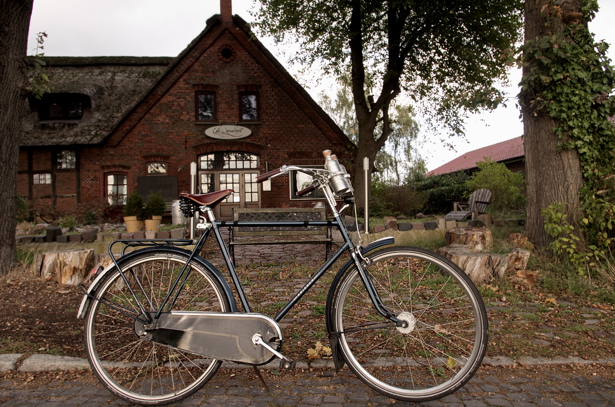 Eine Stadt, ein Fahrrad, ein Gang, eine Brennweite